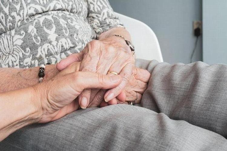 What Is Teepa Snow's Positive Approach to Care®? A plain-English guide to its core principles for family carers and why the techniques are best learned in person